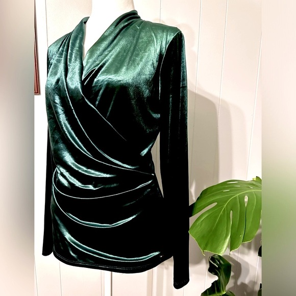 🛍️NWT Tommy Hilfiger gorgeous velvet wrap style top size large - Picture 1 of 11